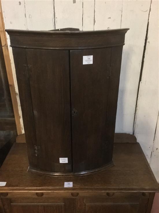 18th century style oak corner cupboard(-)